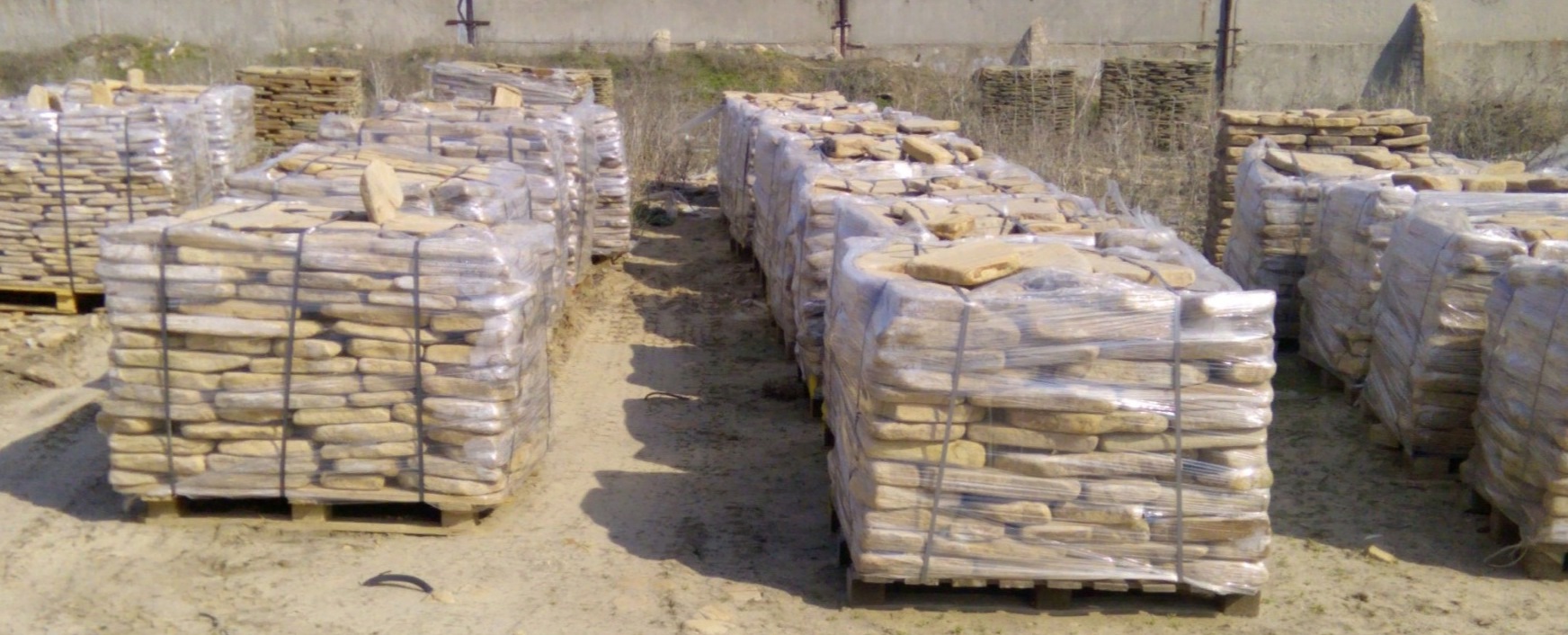 Песчаник пластушка галтованный желтый с рисунком (3 см)  купить  в #REGION_NAME_DECLINE_PP# плитняк - пластушка желтый песчаник 12 000 руб/м3   фото 