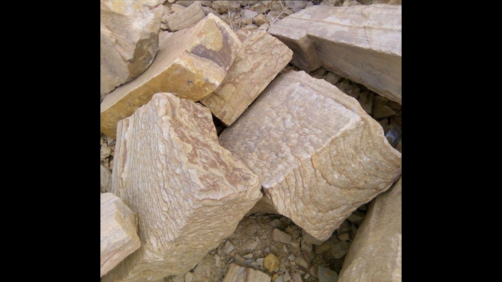 Песчаник пластушка желтый с рисунком (4-6 см)  купить  в #REGION_NAME_DECLINE_PP# плитняк пластушка желтый с рисунком песчаник 9 000 руб/м3   фото 