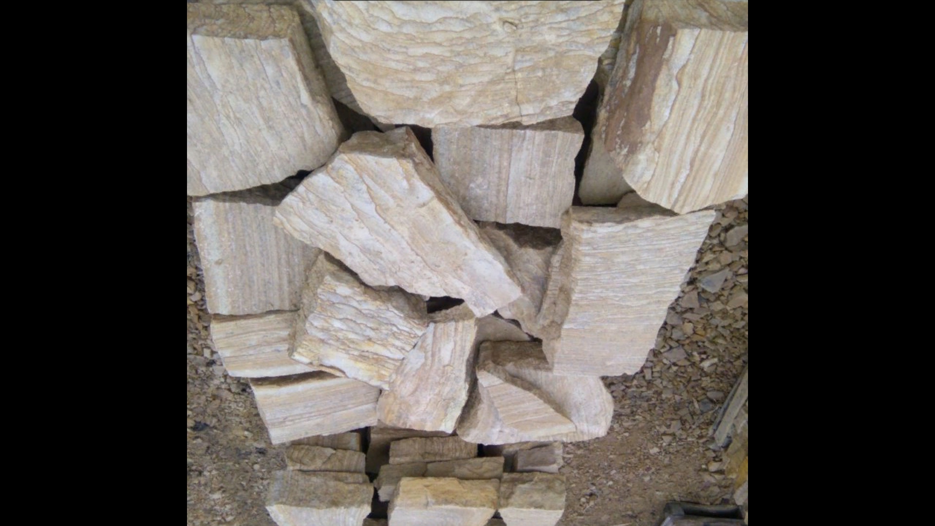 Песчаник пластушка желтый с рисунком (4-6 см)  купить  в #REGION_NAME_DECLINE_PP# плитняк пластушка желтый с рисунком песчаник 9 000 руб/м3   фото 