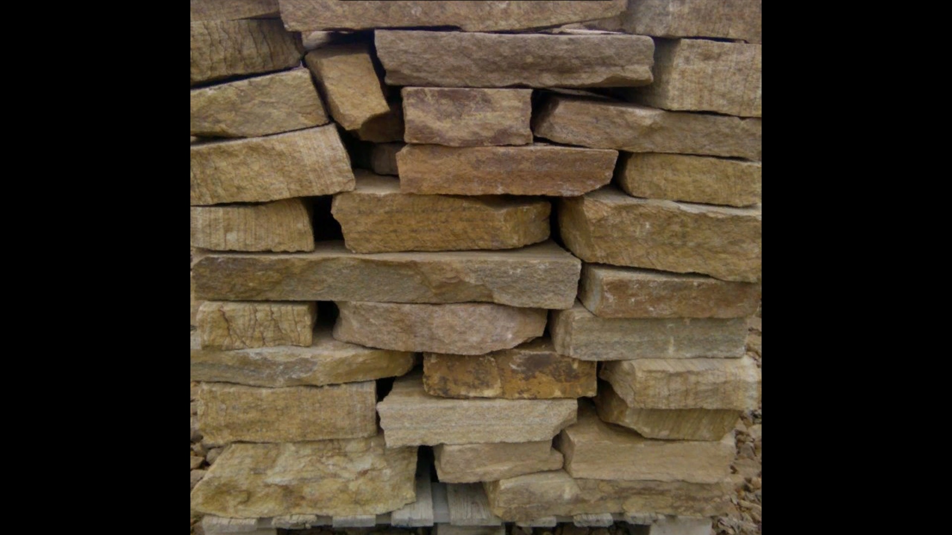 Песчаник пластушка желтый с рисунком (4-6 см)  купить  в #REGION_NAME_DECLINE_PP# плитняк пластушка желтый с рисунком песчаник 9 000 руб/м3   фото 